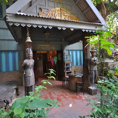 Ayutthaya Bouchic Hostel Exterior photo