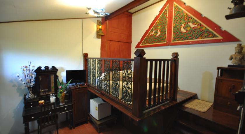 Ayutthaya Bouchic Hostel Exterior photo