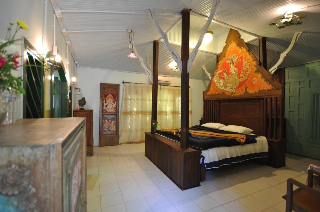 Ayutthaya Bouchic Hostel Exterior photo