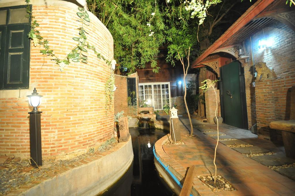 Ayutthaya Bouchic Hostel Exterior photo