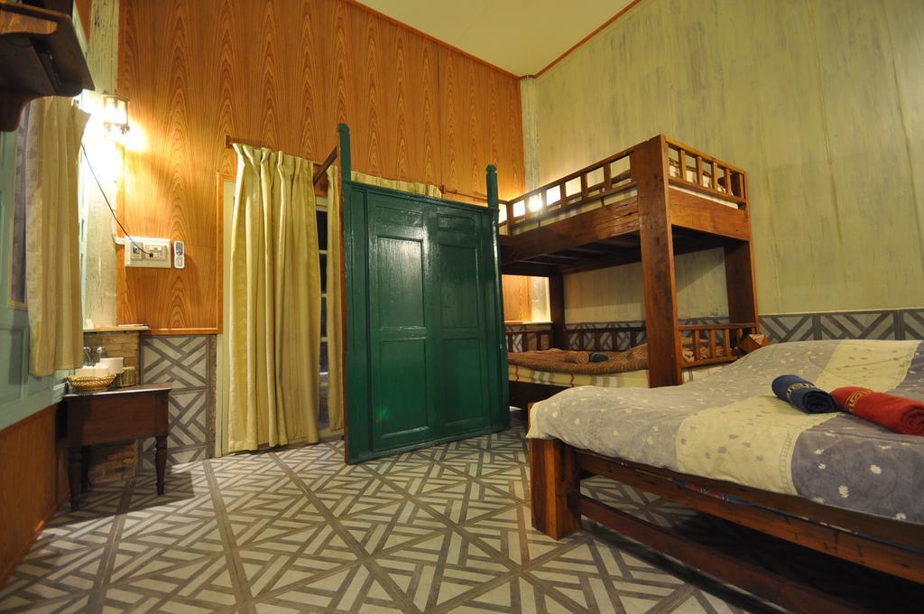 Ayutthaya Bouchic Hostel Exterior photo