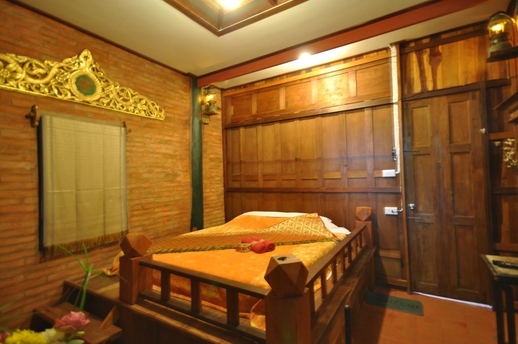 Ayutthaya Bouchic Hostel Exterior photo