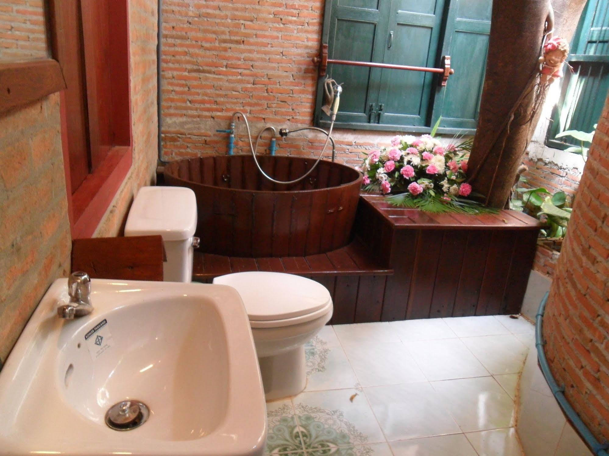 Ayutthaya Bouchic Hostel Exterior photo